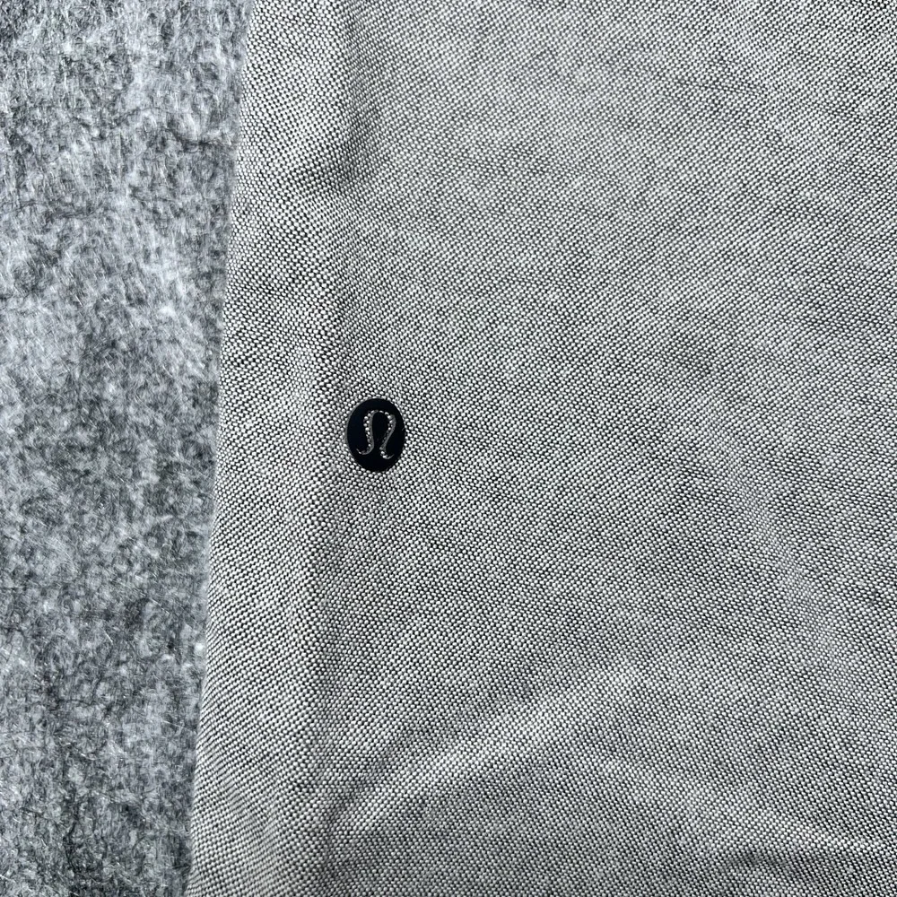 Lululemon Commission Shorts Men 38 x 11 Light Gray Chino Casual Summer Logo